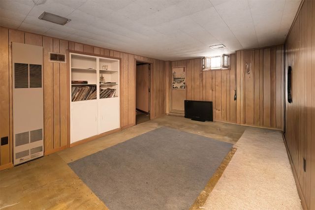 919 EVERGREEN Drive, Erie, PA 16505