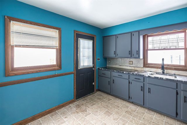 919 EVERGREEN Drive, Erie, PA 16505