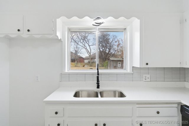 7925 E 27th Court, Tulsa, OK 74114