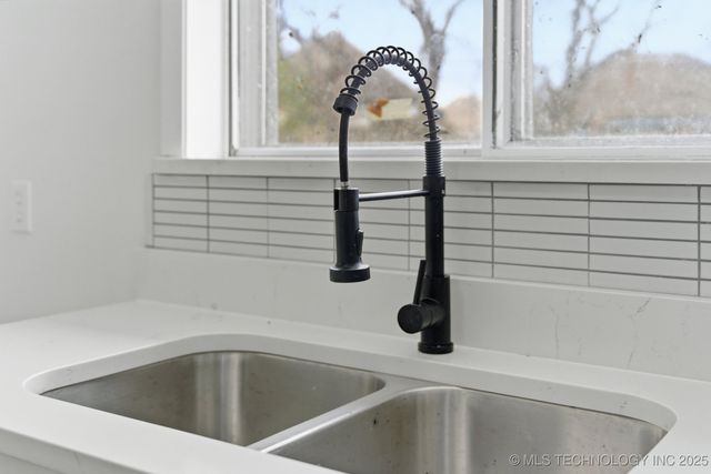 7925 E 27th Court, Tulsa, OK 74114