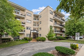 5200 GALITZ Street 206, Skokie, IL 60077