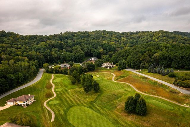 832 Country Club LANE, Onalaska, WI 54650