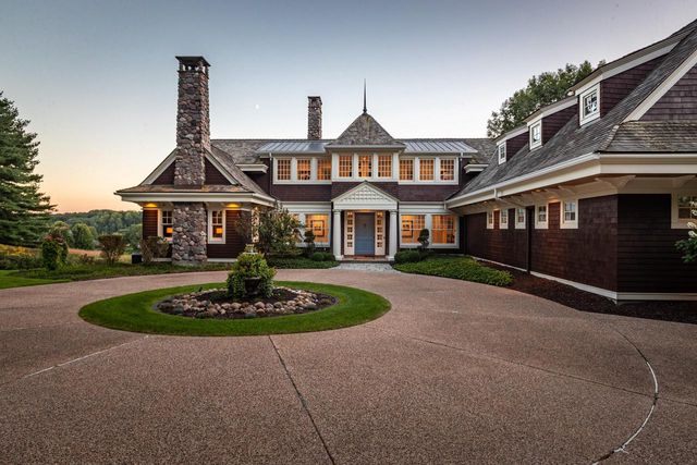 832 Country Club LANE, Onalaska, WI 54650