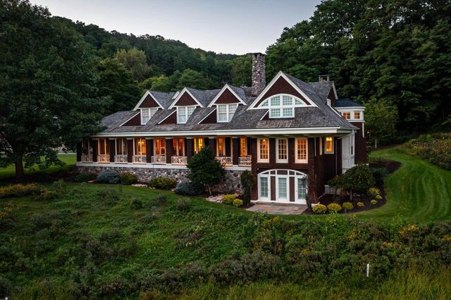 832 Country Club LANE, Onalaska, WI 54650