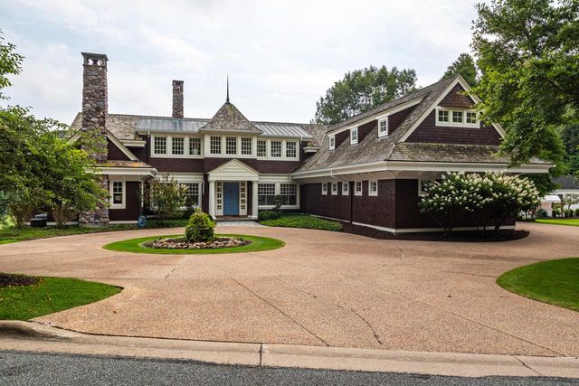 832 Country Club LANE, Onalaska, WI 54650