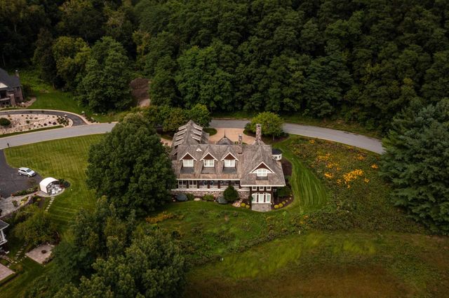 832 Country Club LANE, Onalaska, WI 54650