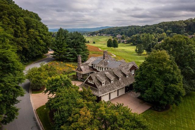 832 Country Club LANE, Onalaska, WI 54650