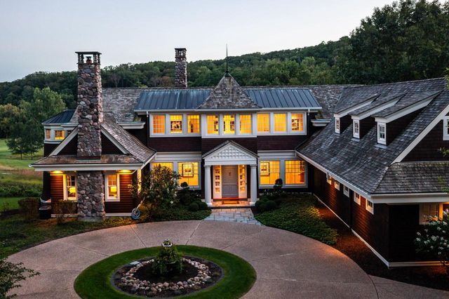 832 Country Club LANE, Onalaska, WI 54650