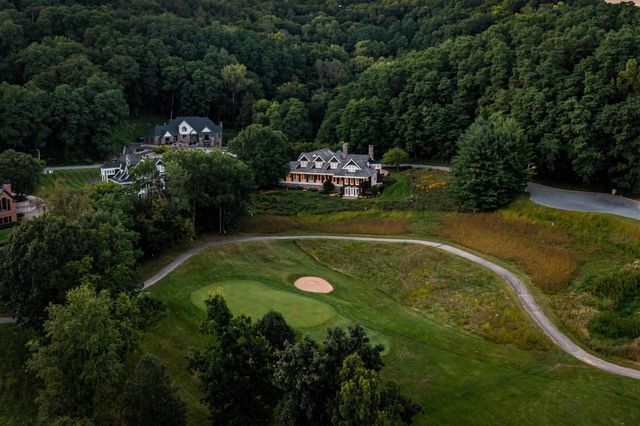 832 Country Club LANE, Onalaska, WI 54650