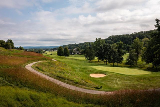 832 Country Club LANE, Onalaska, WI 54650