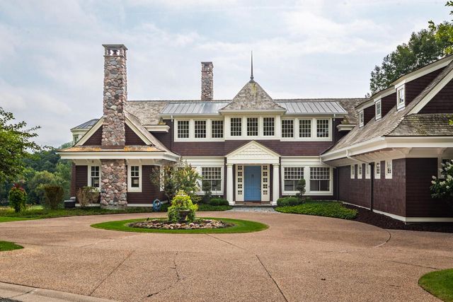 832 Country Club LANE, Onalaska, WI 54650