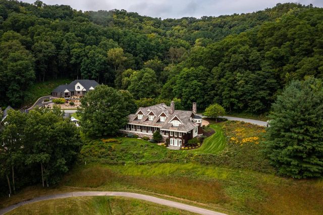 832 Country Club LANE, Onalaska, WI 54650