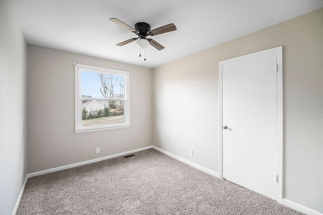 813 Country Club Dr, Clarksville, TN 37043