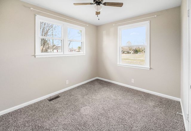 813 Country Club Dr, Clarksville, TN 37043