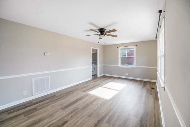 813 Country Club Dr, Clarksville, TN 37043