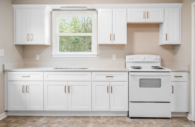 813 Country Club Dr, Clarksville, TN 37043