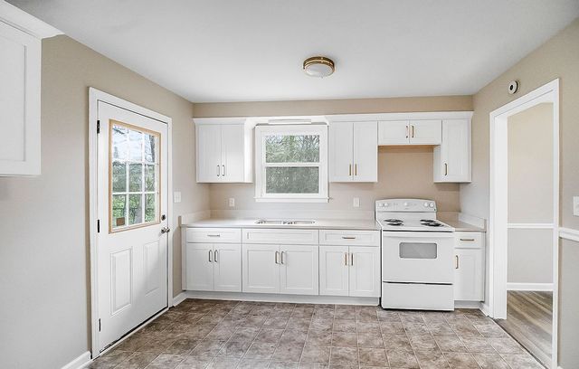 813 Country Club Dr, Clarksville, TN 37043