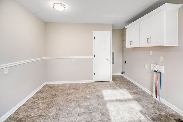 813 Country Club Dr, Clarksville, TN 37043