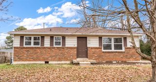 813 Country Club Dr, Clarksville, TN 37043