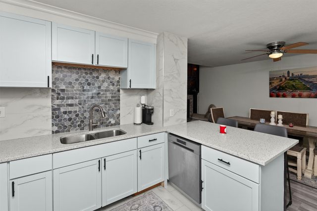 5920 Village Circle, Johnston, IA 50131