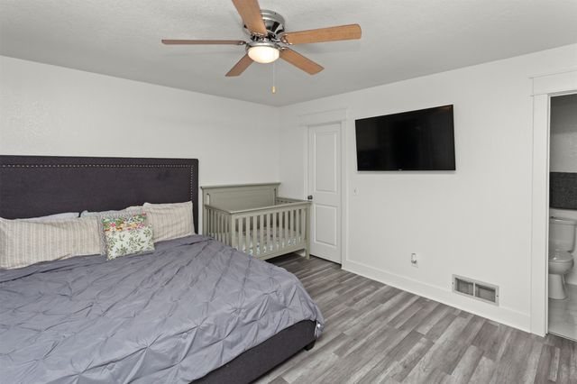 5920 Village Circle, Johnston, IA 50131