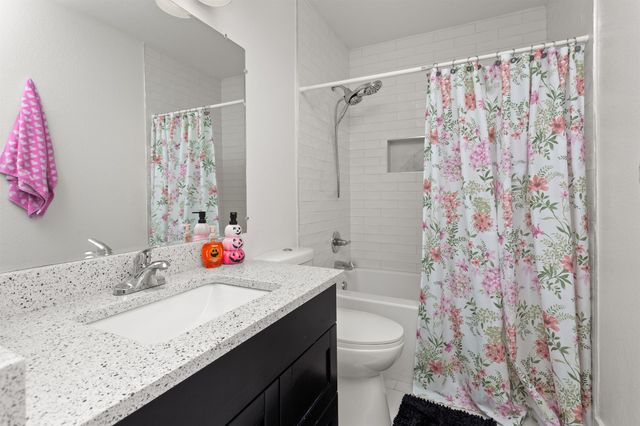 5920 Village Circle, Johnston, IA 50131