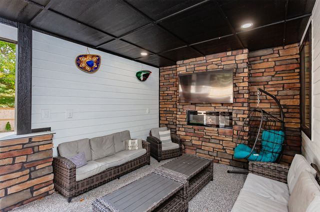 5920 Village Circle, Johnston, IA 50131