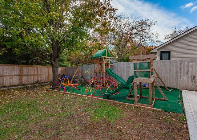 5920 Village Circle, Johnston, IA 50131