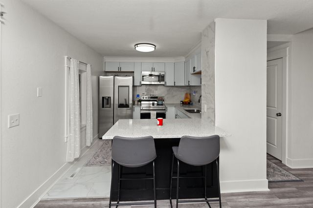 5920 Village Circle, Johnston, IA 50131