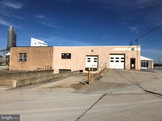 825 E EARL ROAD, New Holland, PA 17557