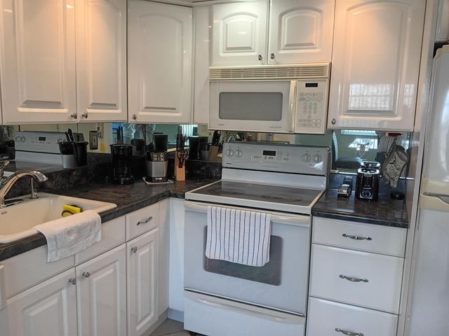 697 Flanders Drive, Delray Beach, FL 33484