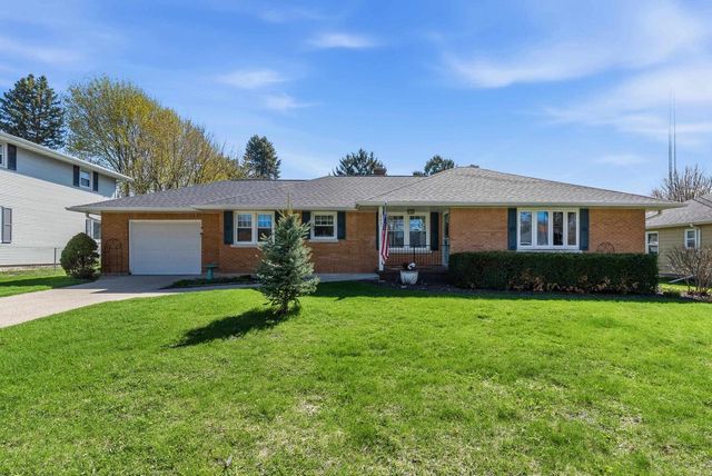 809 Grove Street, Beaver Dam, WI 53916