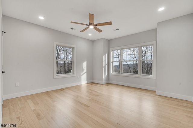 79 Park Pl, Watchung Boro, NJ 07069