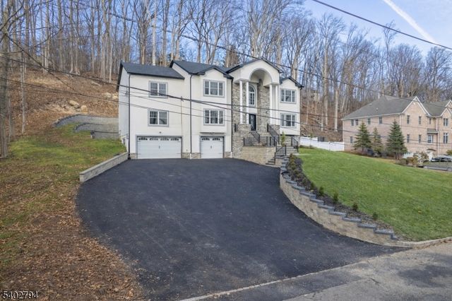79 Park Pl, Watchung Boro, NJ 07069
