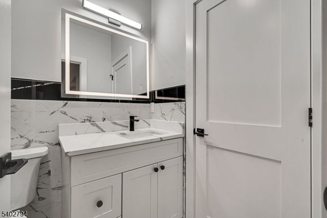 79 Park Pl, Watchung Boro, NJ 07069