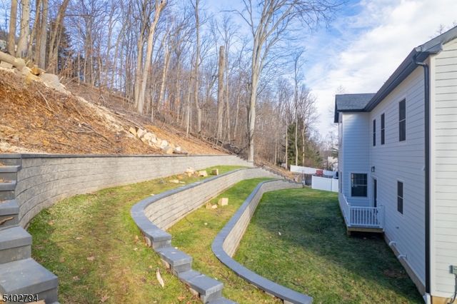 79 Park Pl, Watchung Boro, NJ 07069