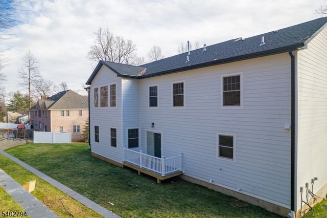 79 Park Pl, Watchung Boro, NJ 07069