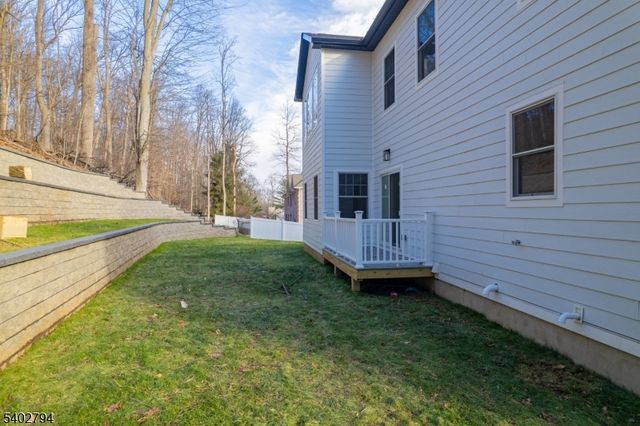79 Park Pl, Watchung Boro, NJ 07069