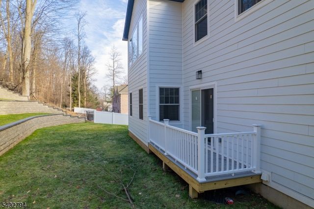 79 Park Pl, Watchung Boro, NJ 07069