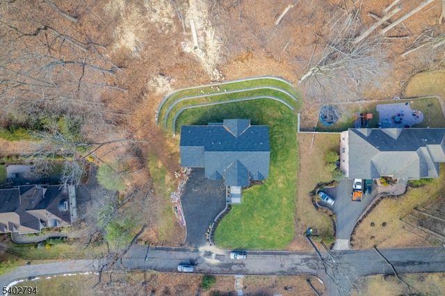 79 Park Pl, Watchung Boro, NJ 07069