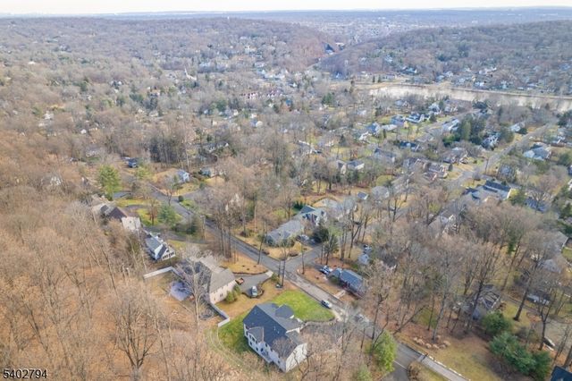 79 Park Pl, Watchung Boro, NJ 07069