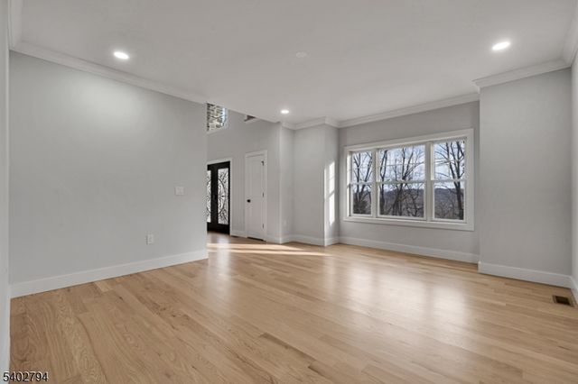 79 Park Pl, Watchung Boro, NJ 07069