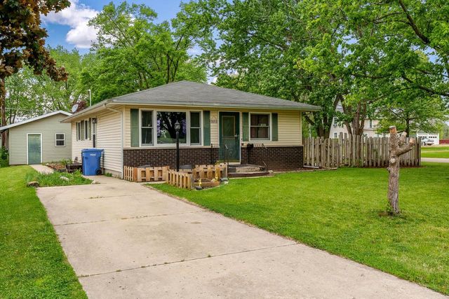 301 8th Avenue, Brodhead, WI 53520