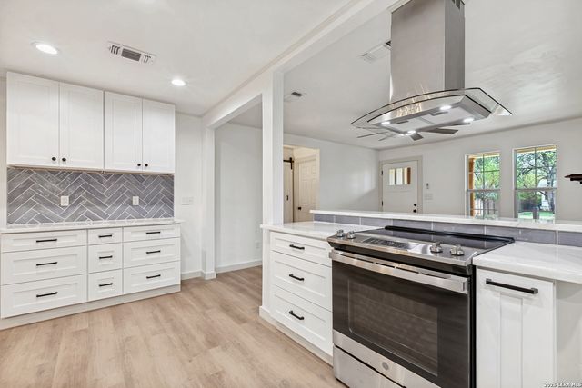 713 Lamar, Kerrville, TX 78028