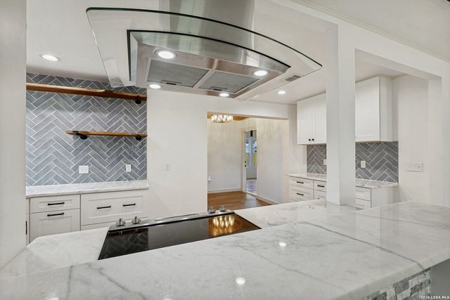 713 Lamar, Kerrville, TX 78028