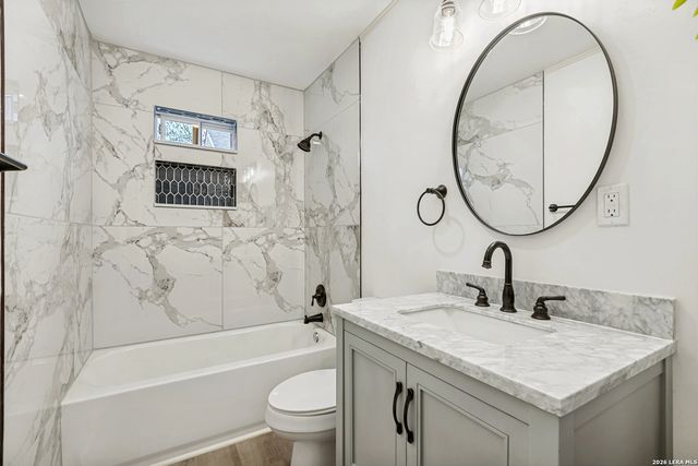 713 Lamar, Kerrville, TX 78028