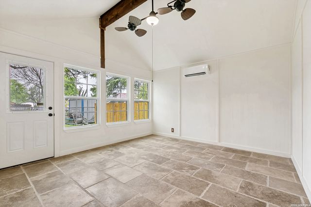 713 Lamar, Kerrville, TX 78028