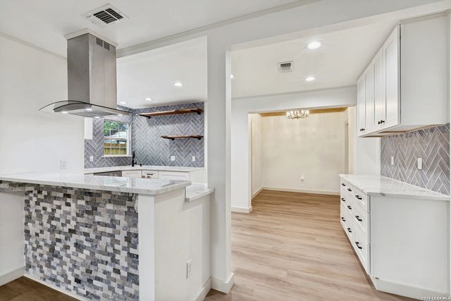 713 Lamar, Kerrville, TX 78028