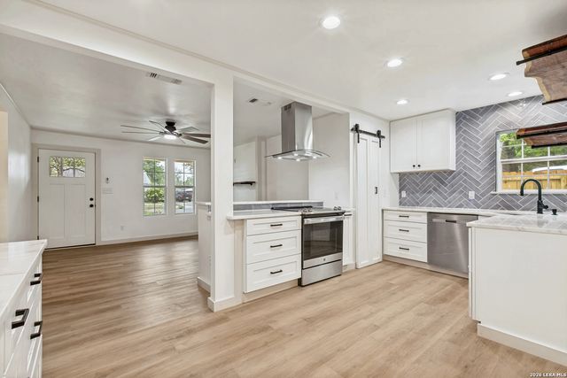 713 Lamar, Kerrville, TX 78028