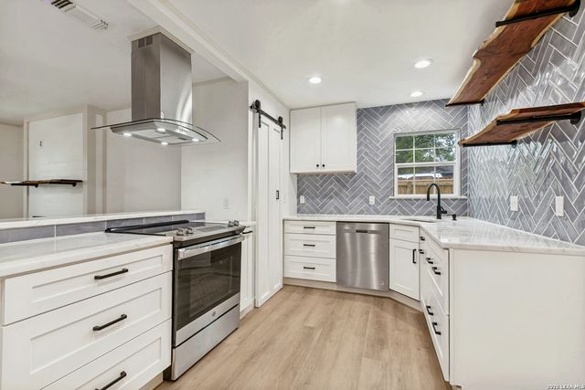 713 Lamar, Kerrville, TX 78028